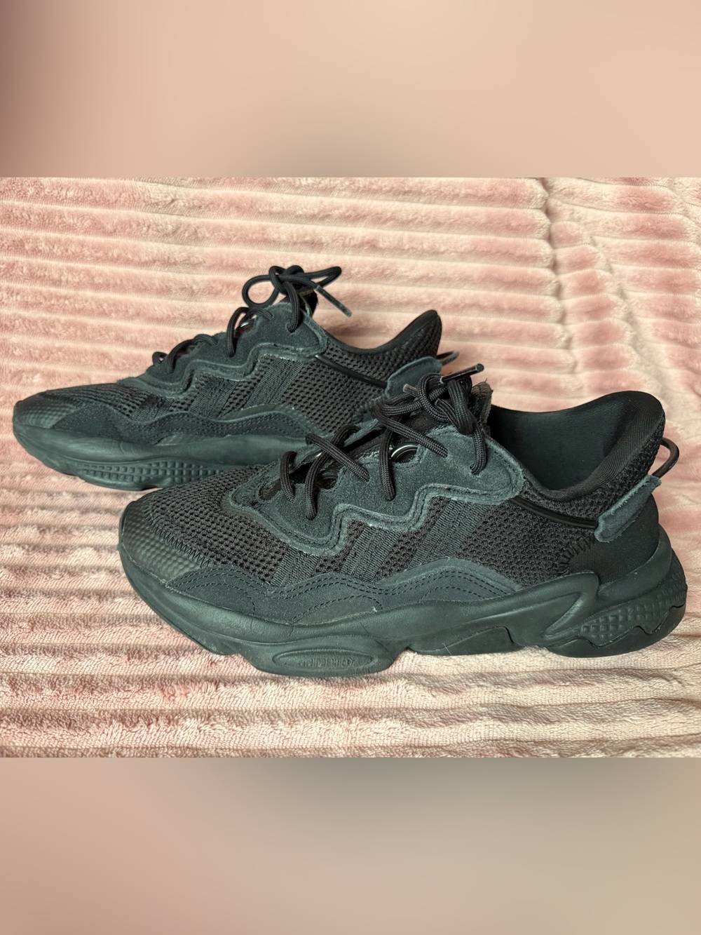 Adidas Ozweego Black Mesh & Suede Womens Size 8 Shoes Sneakers Like New
